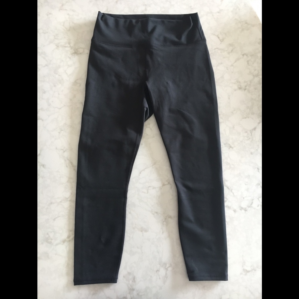 NWOT Fabletics High-waisted solid power hold capri
